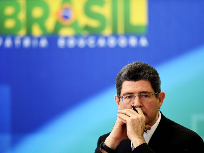 Com retomada ainda distante, economistas seguem piorando previsões